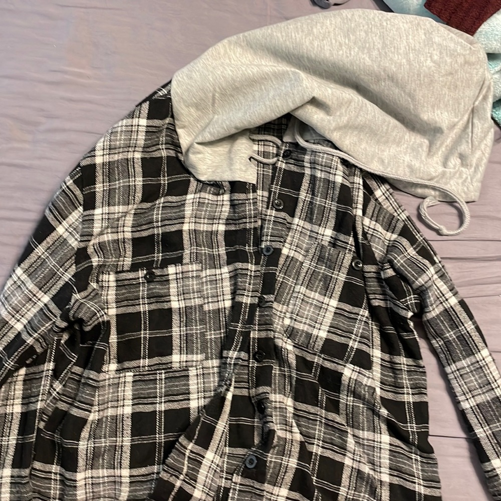 Drawstring hoodie with buttons